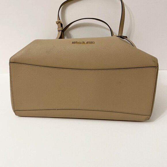 Michael Kors Walsh Purse Flaws - Picture 4 of 16